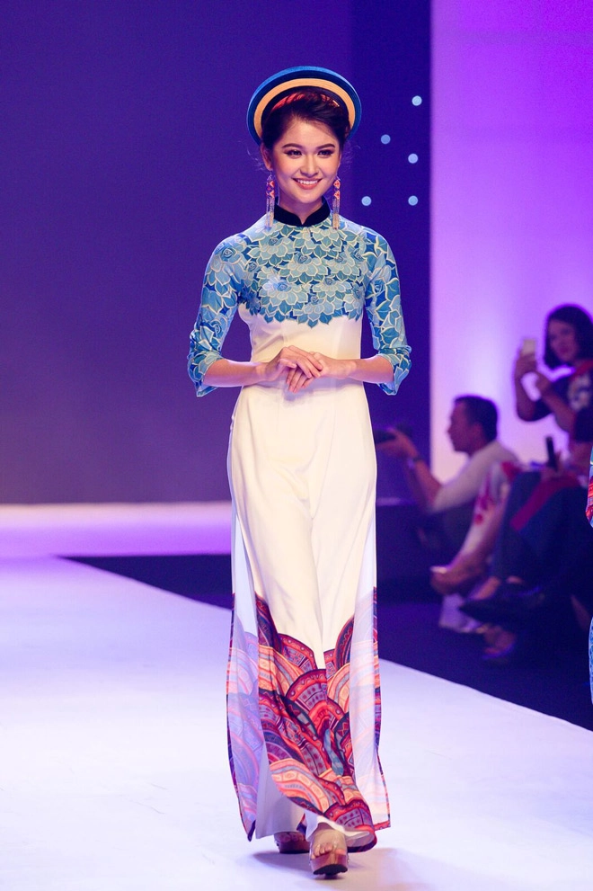 Hh mỹ linh toả sáng khi hoá thiên thần tây bắc trên sàn diễn thời trang