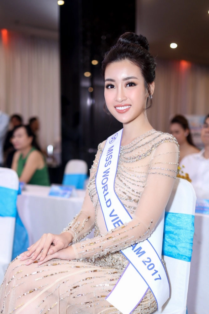 Hoa hậu đỗ mỹ linh bắn tiếng anh như gió trước khi lên đường thi miss world 2017