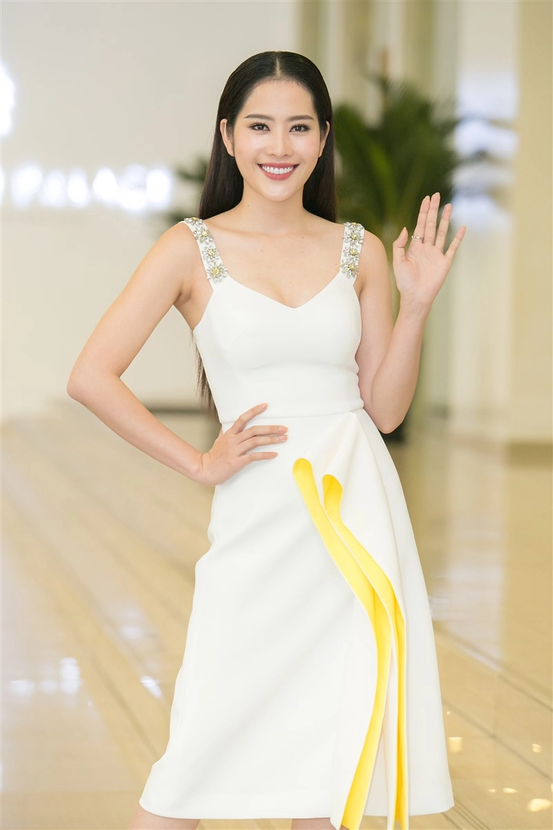 Hoa hậu đỗ mỹ linh bắn tiếng anh như gió trước khi lên đường thi miss world 2017