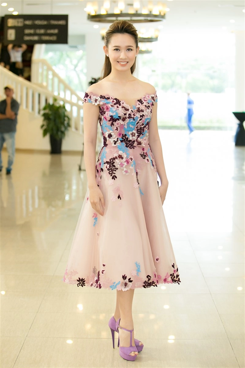 Hoa hậu đỗ mỹ linh bắn tiếng anh như gió trước khi lên đường thi miss world 2017