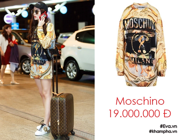 Hoa hậu kỳ duyện diện mốt giấu quần khoe chân dài thẳng tắp tại sân bay