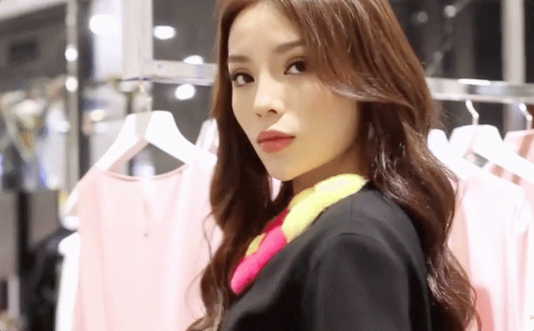 Hoa hậu kỳ duyên phóng tay sắm núi hàng hiệu để bùng nổ tại milan fashion week 2018