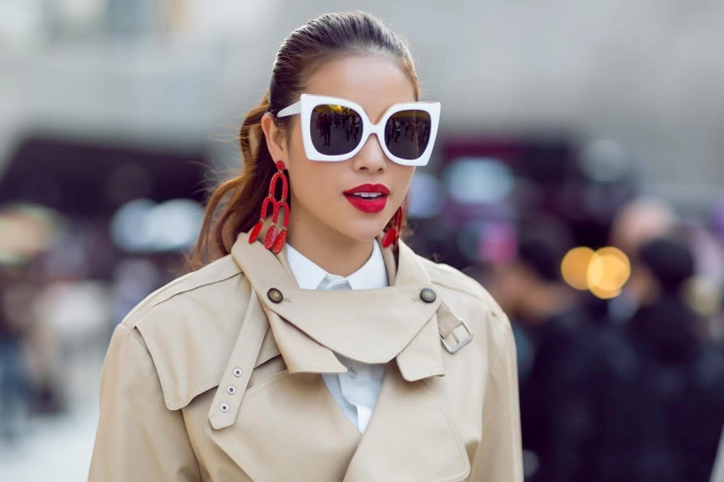Hoa hậu phạm hương xuất hiện xôn xao cả một góc phố seoul fashion week