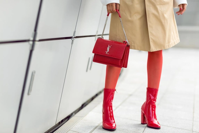 Hoa hậu phạm hương xuất hiện xôn xao cả một góc phố seoul fashion week