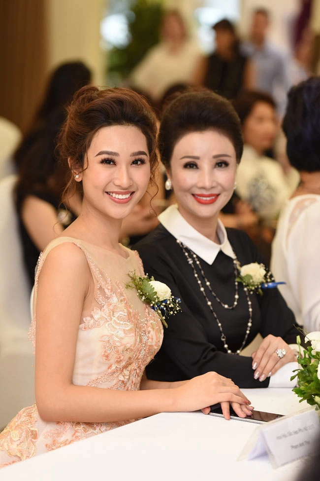 Hoa hậu phụ nữ sắc đẹp phạm anh thư cuốn hút tại hà nội