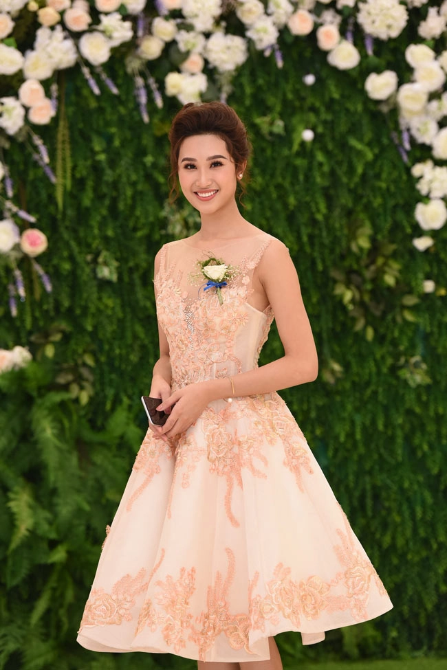 Hoa hậu phụ nữ sắc đẹp phạm anh thư cuốn hút tại hà nội