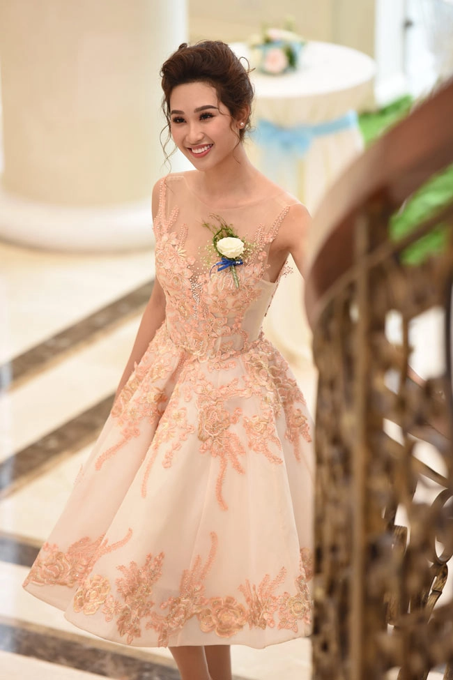 Hoa hậu phụ nữ sắc đẹp phạm anh thư cuốn hút tại hà nội