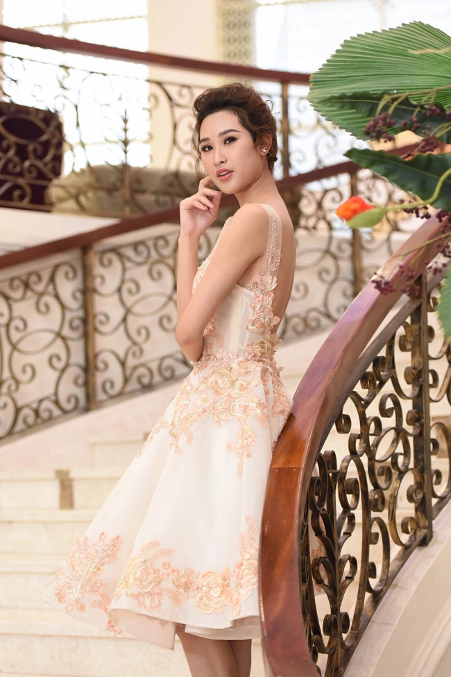 Hoa hậu phụ nữ sắc đẹp phạm anh thư cuốn hút tại hà nội