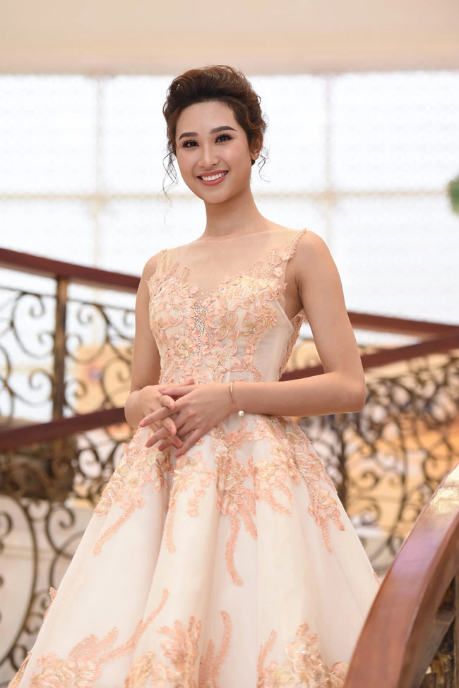 Hoa hậu phụ nữ sắc đẹp phạm anh thư cuốn hút tại hà nội