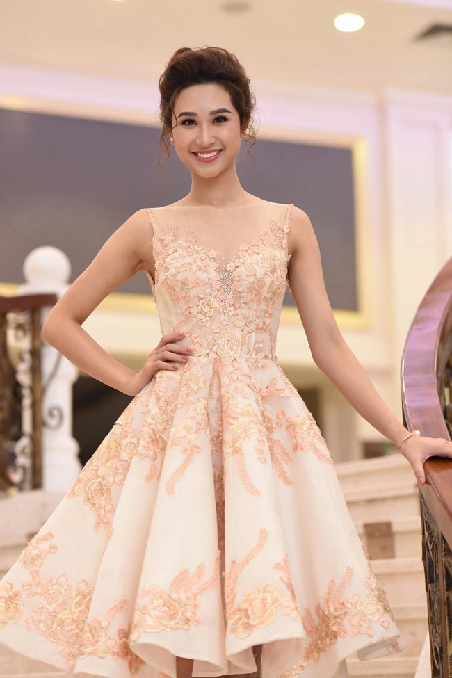 Hoa hậu phụ nữ sắc đẹp phạm anh thư cuốn hút tại hà nội