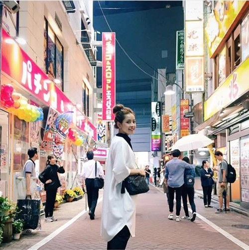 Hóa ra hồ ngọc hà bích phương và chi pu cũng rất say mê đồ hàng thùng