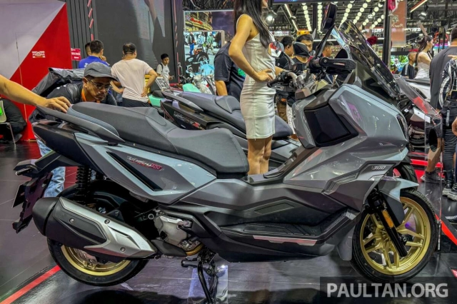 Honda adv 350 đụng phải đối thủ mạnh mới mang tên sym husky adv 300 2025