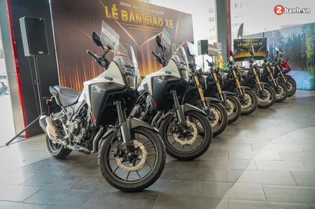 Honda dreamwing hoàng việt bàn giao những mẫu xe mô tô thế hệ 2024 đến tay khách hàng