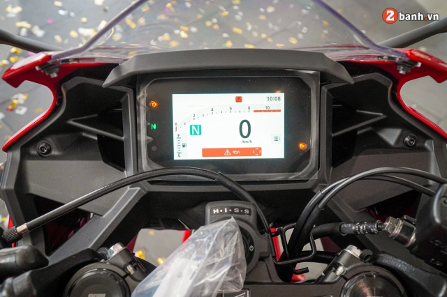 Honda dreamwing hoàng việt bàn giao những mẫu xe mô tô thế hệ 2024 đến tay khách hàng