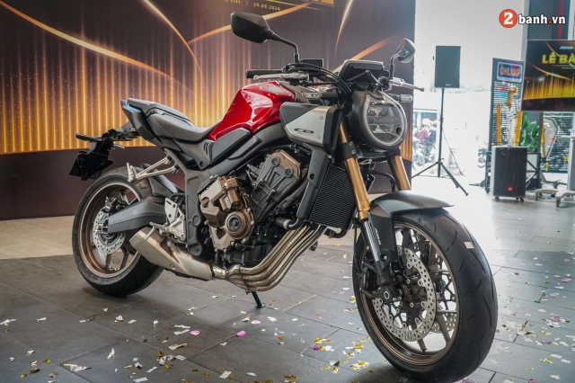 Honda dreamwing hoàng việt bàn giao những mẫu xe mô tô thế hệ 2024 đến tay khách hàng