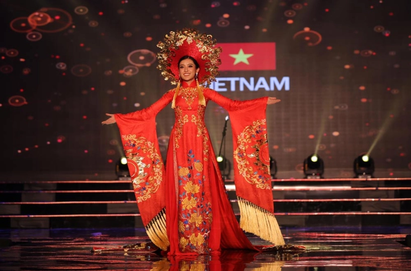 Huyền my khiến quốc phục việt nam nổi bật giữa dàn trang phục dân tộc thế giới