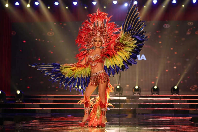 Huyền my khiến quốc phục việt nam nổi bật giữa dàn trang phục dân tộc thế giới