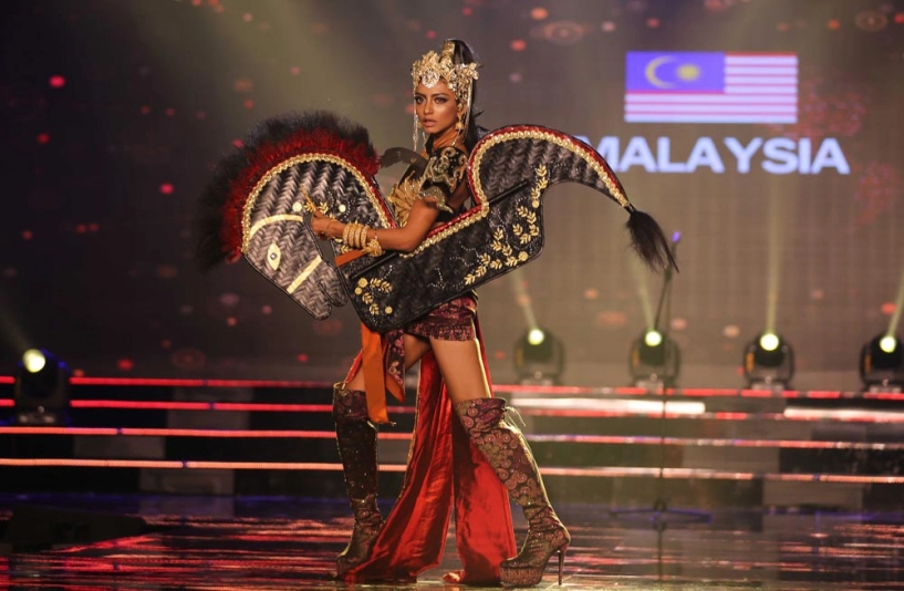 Huyền my khiến quốc phục việt nam nổi bật giữa dàn trang phục dân tộc thế giới