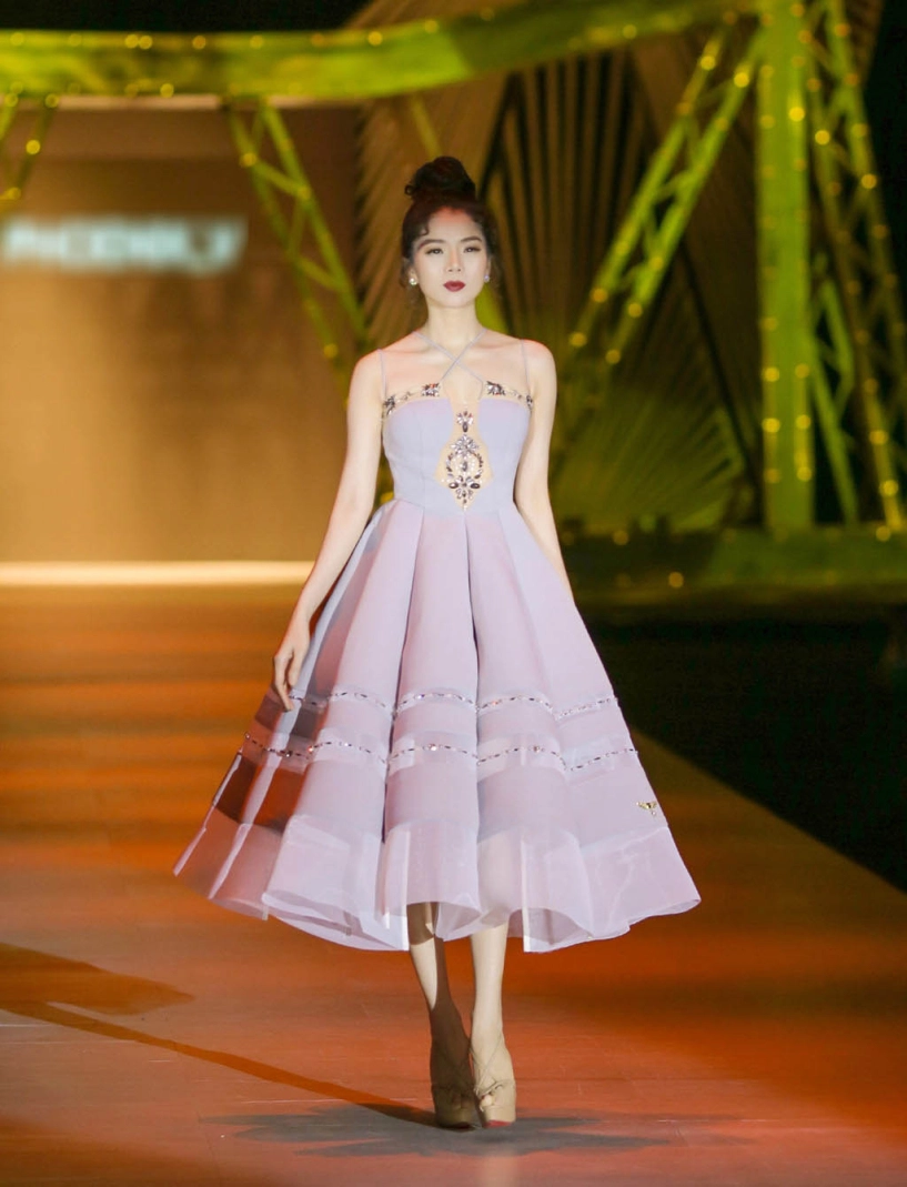 Khi sao việt không ngại chân ngắn tự tin dẫn đầu dàn chân dài