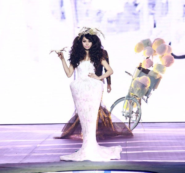 Khi sao việt không ngại chân ngắn tự tin dẫn đầu dàn chân dài