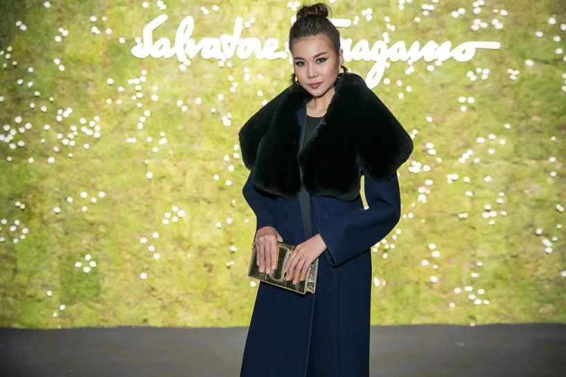 Không cần cầu kỳ màu mè thanh hằng khoe đẳng cấp ngôi sao tại milan fashion week