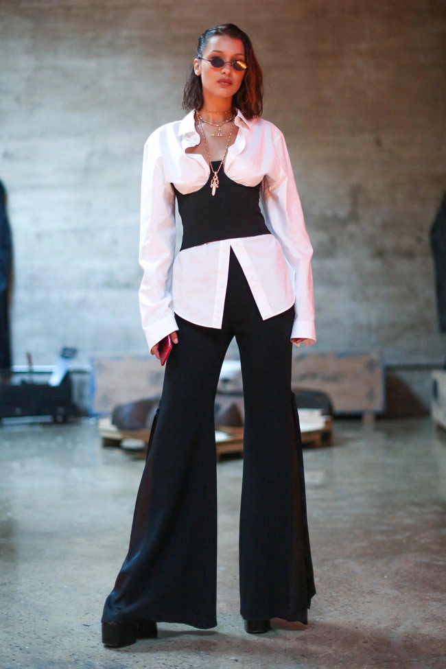 Không cần hở lộ các cô gái mặc thế này cũng đủ để vòng 1 gây chú ý