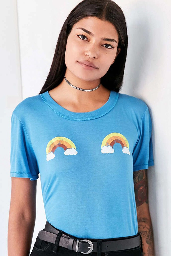 Không cần hở lộ các cô gái mặc thế này cũng đủ để vòng 1 gây chú ý