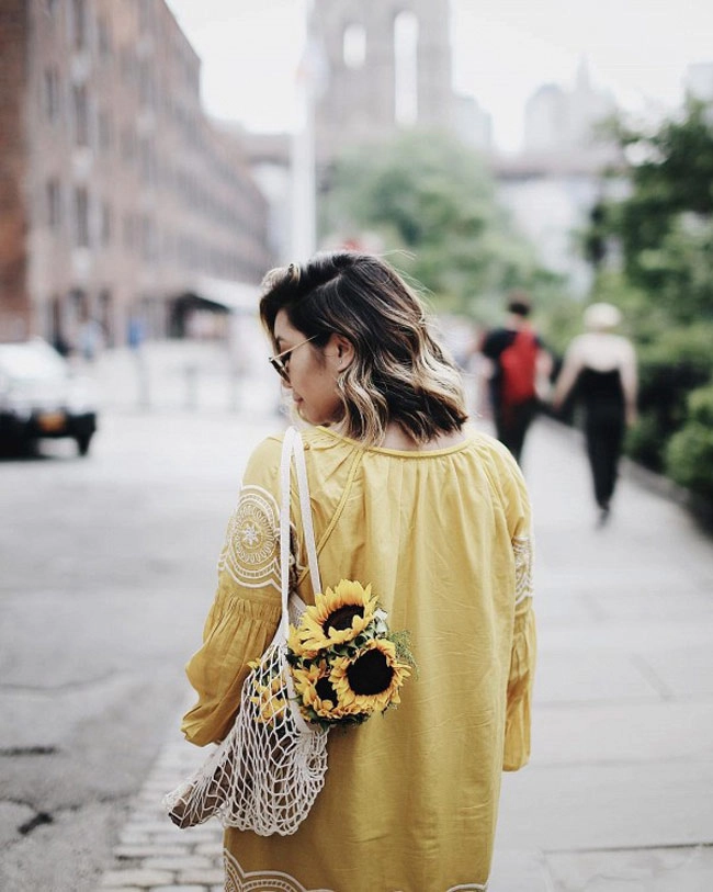 Không ngờ những chiếc giỏ đi chợ của bà của má lại có ngày lên đỉnh thời trang