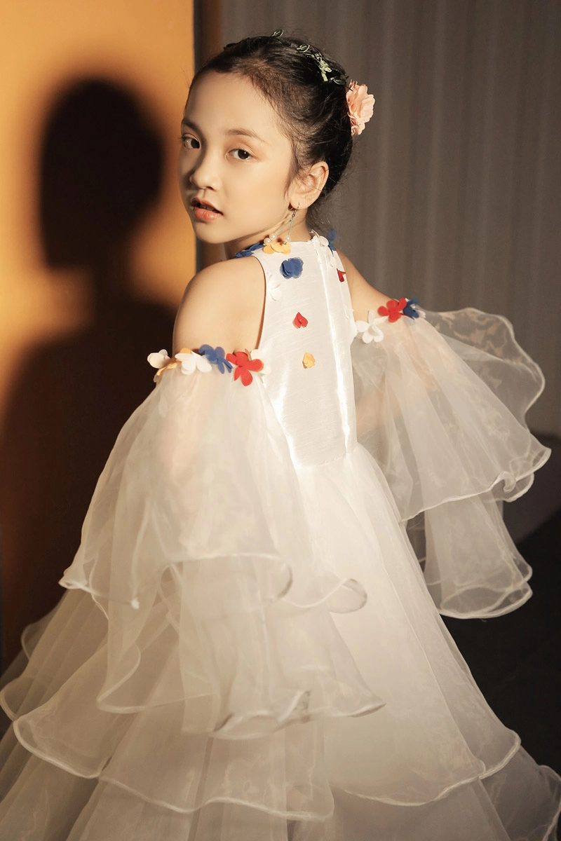 Kỷ niệm 9 năm ngày cưới ốc thanh vân đưa 3 con đi làm mẫu nhí