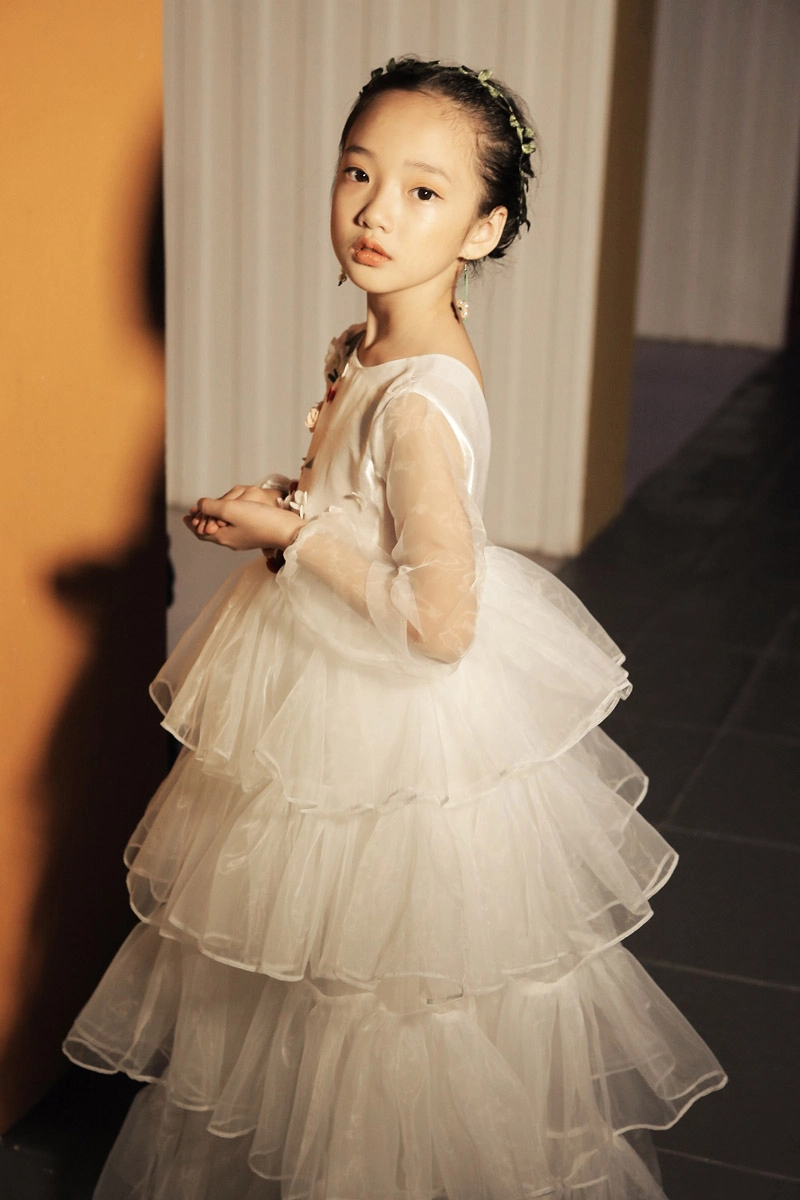 Kỷ niệm 9 năm ngày cưới ốc thanh vân đưa 3 con đi làm mẫu nhí