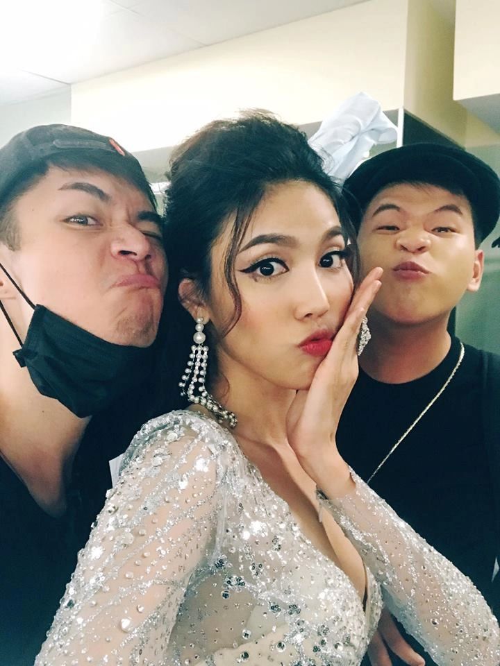 Lan khuê hot nhất mạng xã hội hôm nay với cú té ghế lịch sử