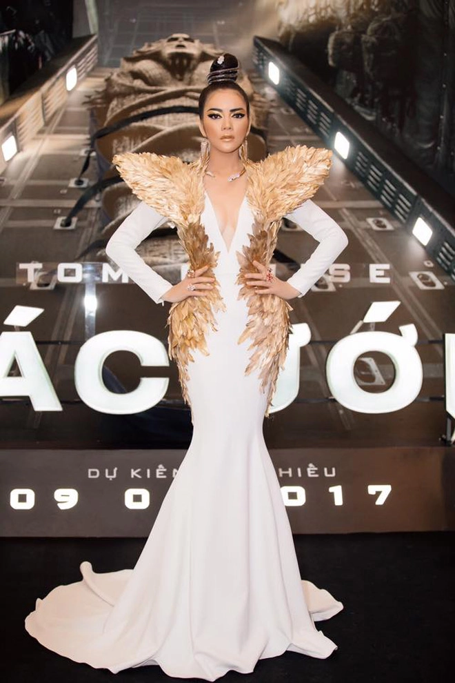 Lý nhã kỳ hoá nữ hoàng ai cập có đôi cánh thiên thần bằng vàng