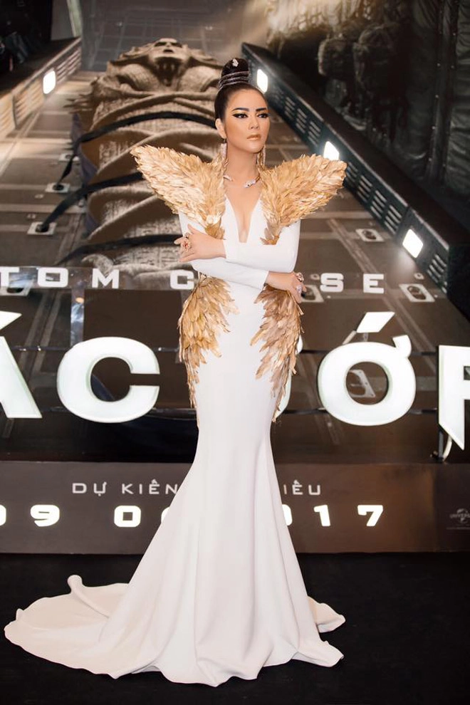 Lý nhã kỳ hoá nữ hoàng ai cập có đôi cánh thiên thần bằng vàng