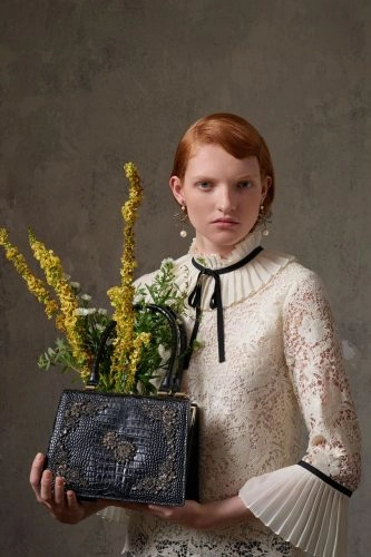 Mặc đẹp dập tắt nhiều sao ngoại nhưng chi pu vẫn bị chê kém tinh tế