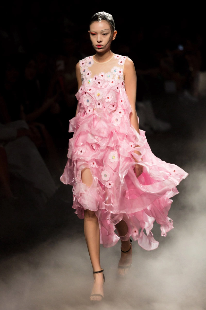 Mặc đồ siêu kén dáng một lần nữa lý nhã kỳ thể hiện gu thời trang xuất sắc