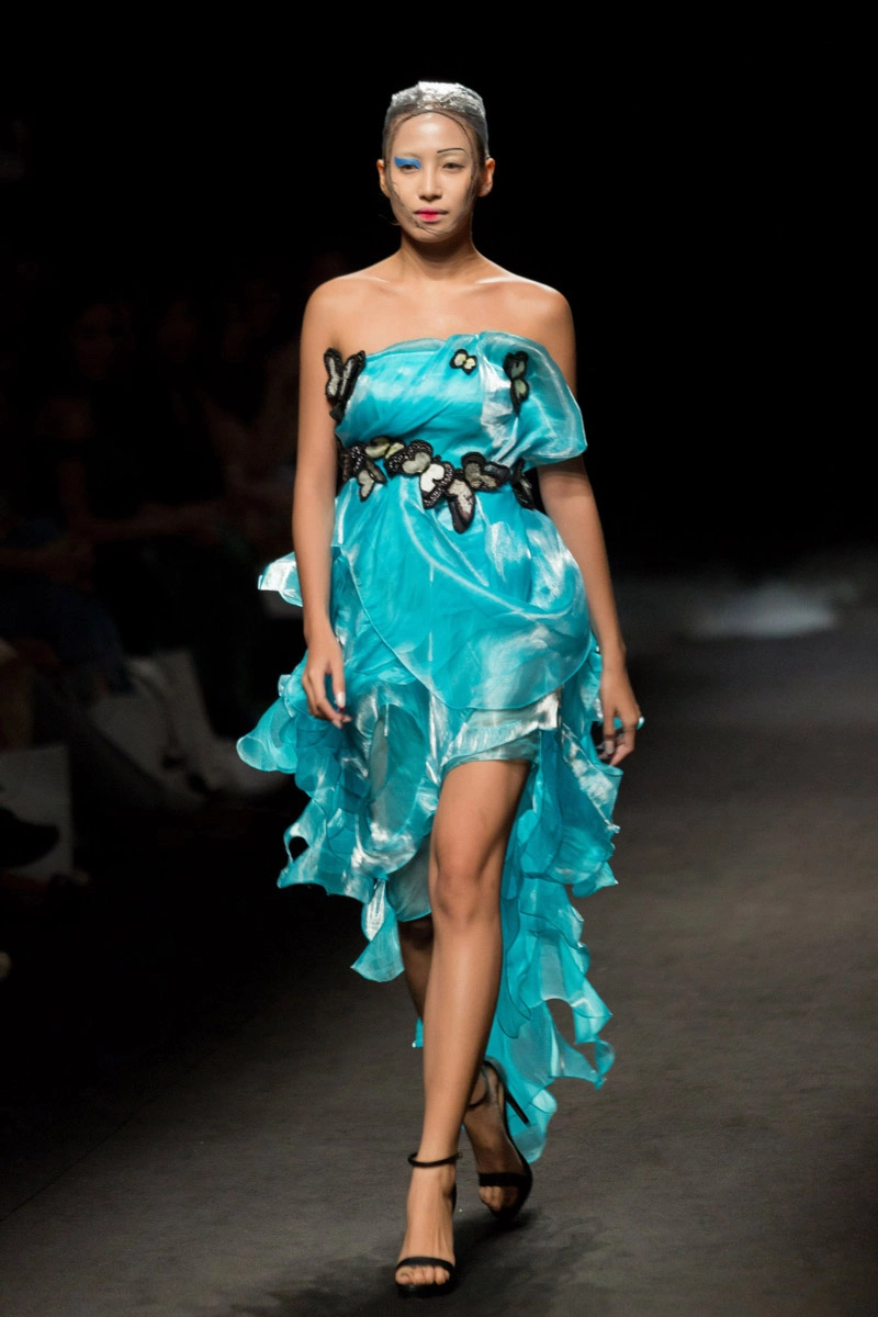 Mặc đồ siêu kén dáng một lần nữa lý nhã kỳ thể hiện gu thời trang xuất sắc