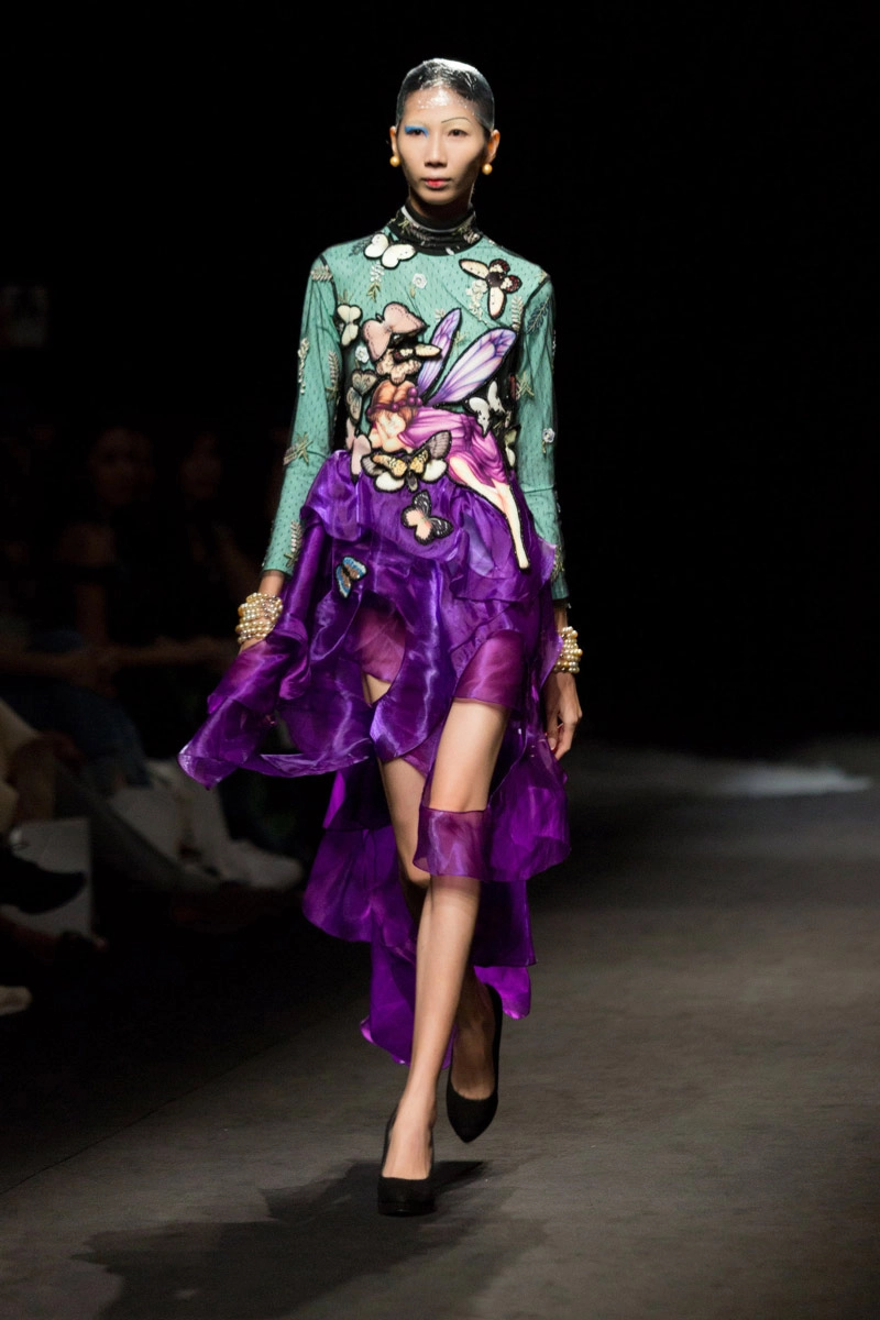 Mặc đồ siêu kén dáng một lần nữa lý nhã kỳ thể hiện gu thời trang xuất sắc