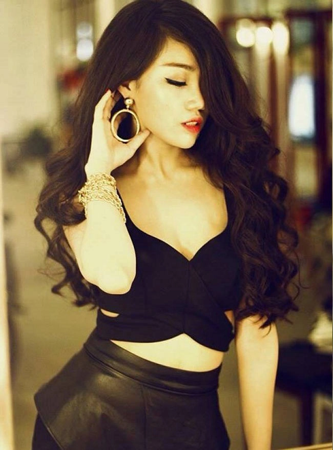 Mặc kiểu áo lửng này đảm bảo vòng eo của bạn nhỏ nhắn vô đối