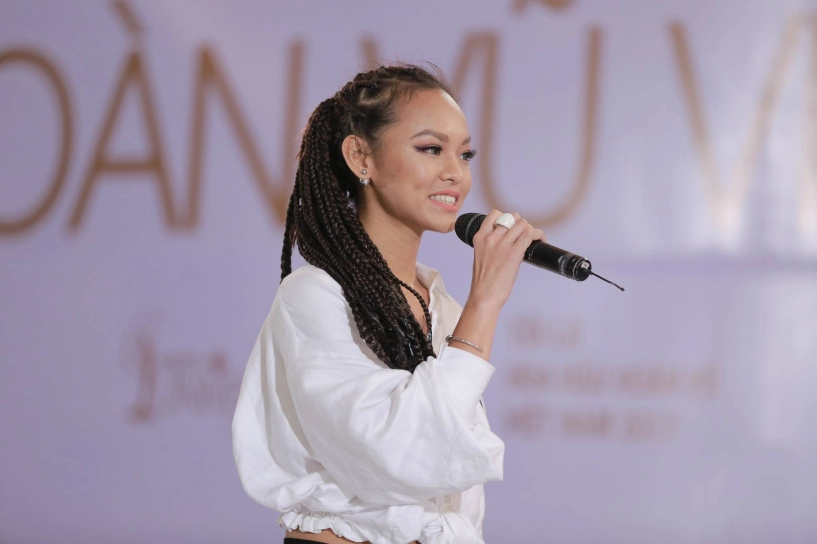 Mai ngô thi hoa hậu hoàn vũ fan lại được phen cười ngả nghiêng vì ảnh chế