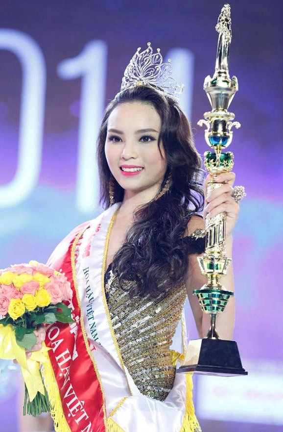 Mai phương thúy ngọc hân cũng từng chưa hết mừng đã tủi khi vừa đăng quang đã bị chê xấu