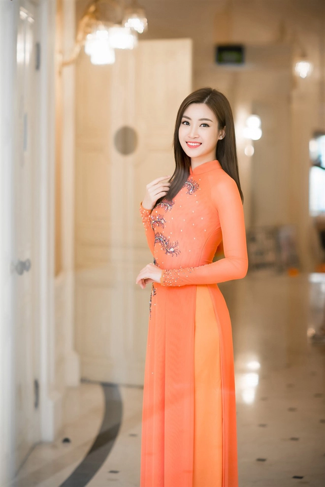 Minh chứng cho thấy hoa hậu đỗ mỹ linh cứ mặc áo dài là đẹp bất chấp