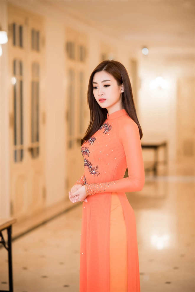Minh chứng cho thấy hoa hậu đỗ mỹ linh cứ mặc áo dài là đẹp bất chấp