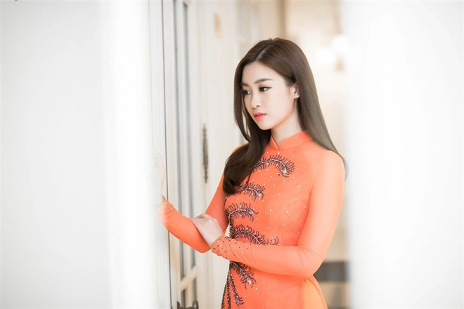 Minh chứng cho thấy hoa hậu đỗ mỹ linh cứ mặc áo dài là đẹp bất chấp