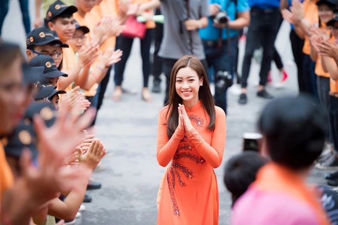 Minh chứng cho thấy hoa hậu đỗ mỹ linh cứ mặc áo dài là đẹp bất chấp