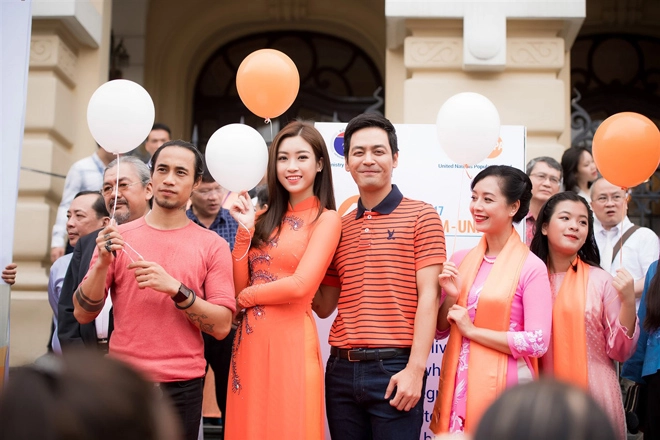 Minh chứng cho thấy hoa hậu đỗ mỹ linh cứ mặc áo dài là đẹp bất chấp