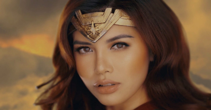 Minh tú cosplay nữ thần wonder woman siêu gợi cảm ngày halloween