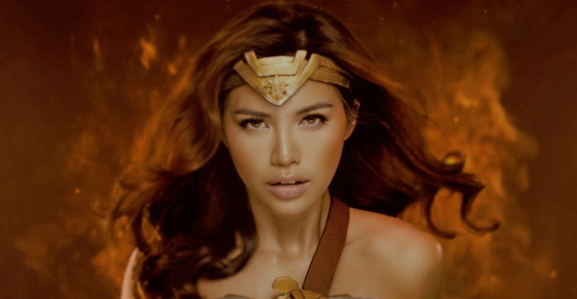 Minh tú cosplay nữ thần wonder woman siêu gợi cảm ngày halloween