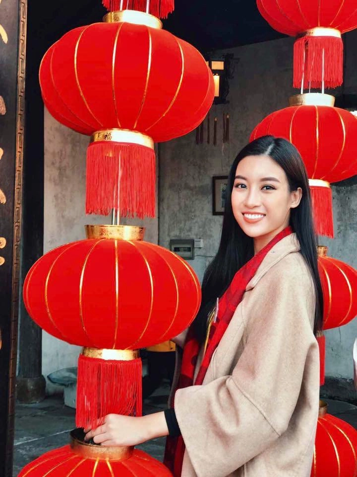 Miss world 2017 đỗ mỹ linh lại khiến fans nở mũi khi giới thiệu việt nam bằng tiếng anh