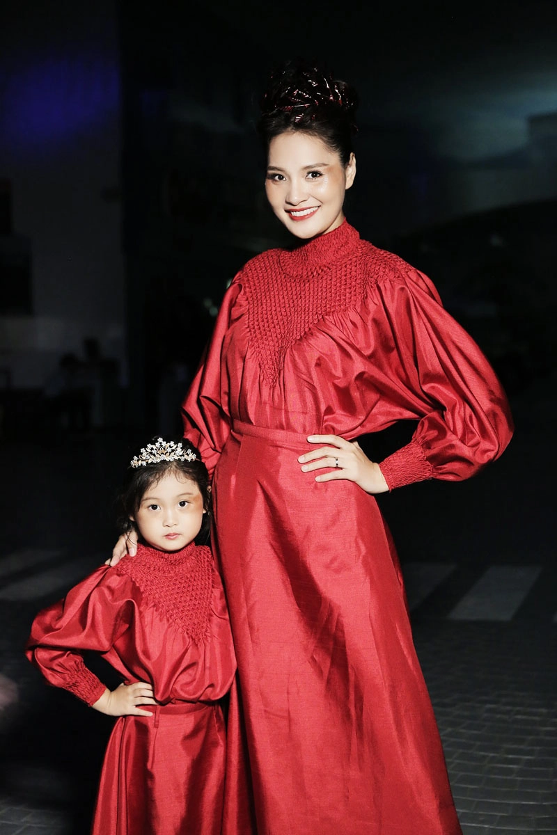 Ngắm loạt mẫu nhí đời f1 của hoa hậu hương giang xuân lan trương quỳnh anh tỏa sáng