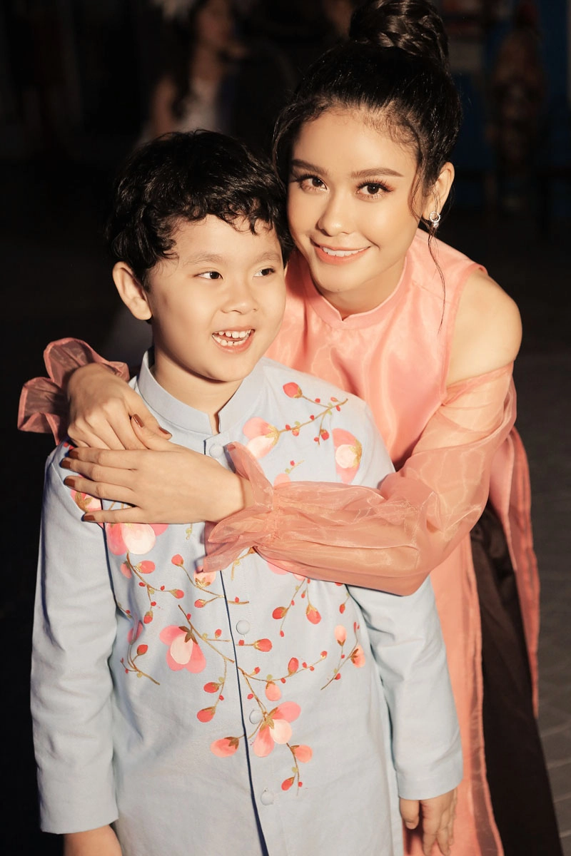 Ngắm loạt mẫu nhí đời f1 của hoa hậu hương giang xuân lan trương quỳnh anh tỏa sáng